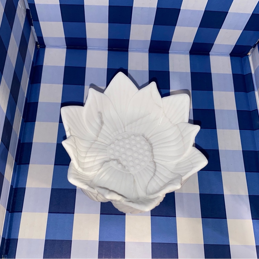 BATH AND BODY WORKS FLOWER BOWL SINGLE WICK CANDLE HOLDER - Picture 3 of 6